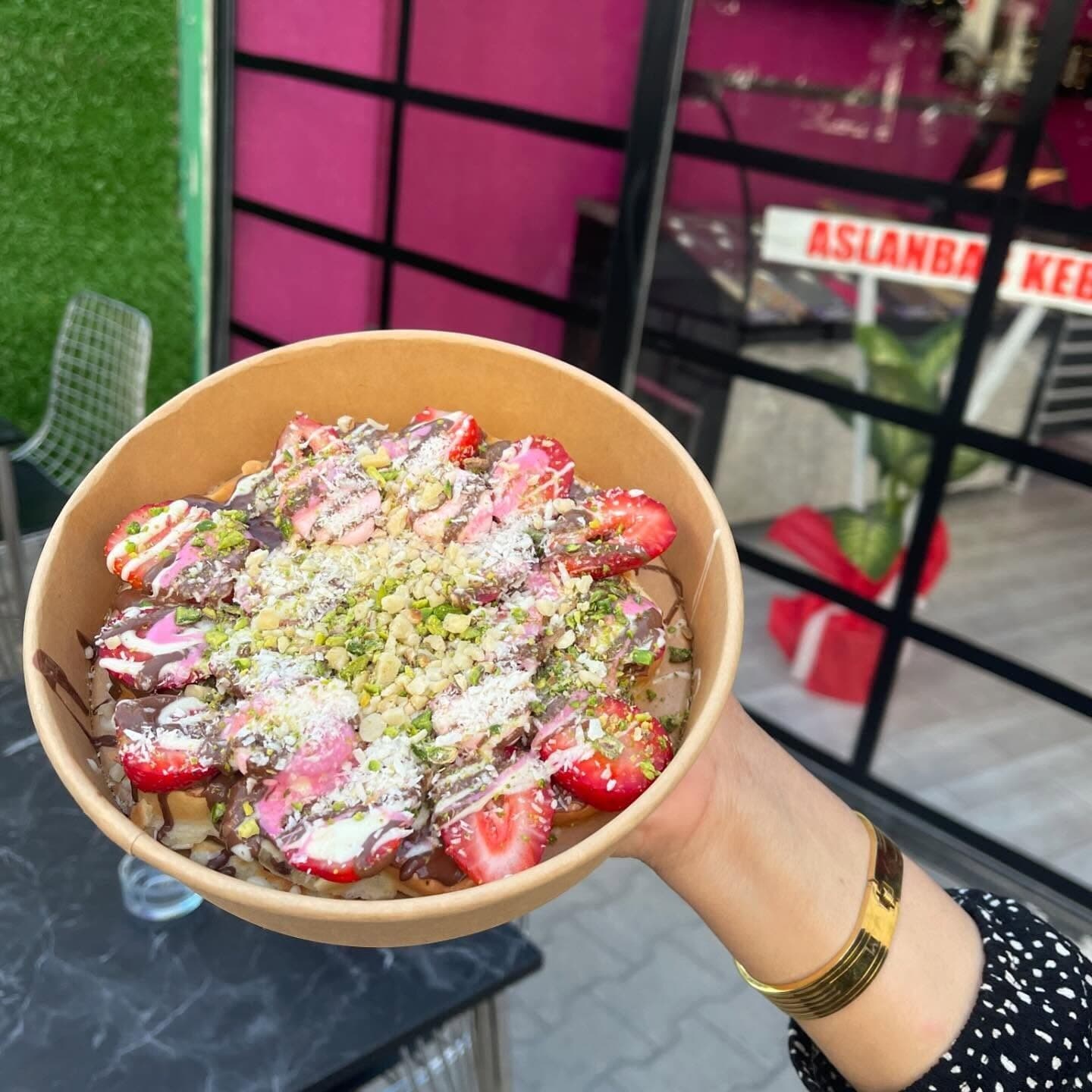 Çilek Bowl
